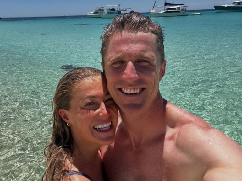 Sports star Sarah Rowe and former AFL star Scott Selwood have hard launched their relationship.