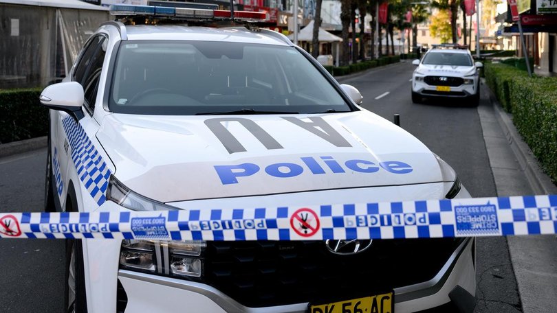 Members of the public are being urged to avoid the area.(Steven Markham/AAP PHOTOS)