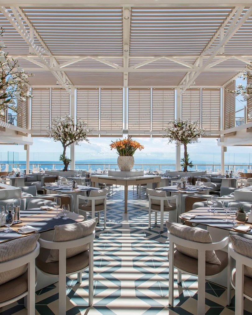 Suites — there are only 364 — continue this sense of gentle luxury.