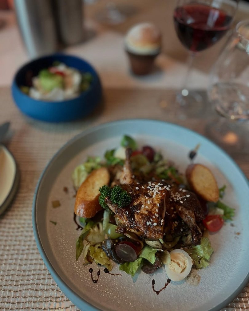 La Dame, with its low, warm lighting and quiet confidence, feels like an evening held in one of France’s finest Michelin-starred restaurants.