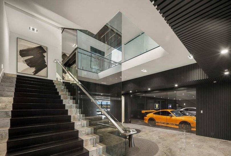 The expansive gallery foyer.