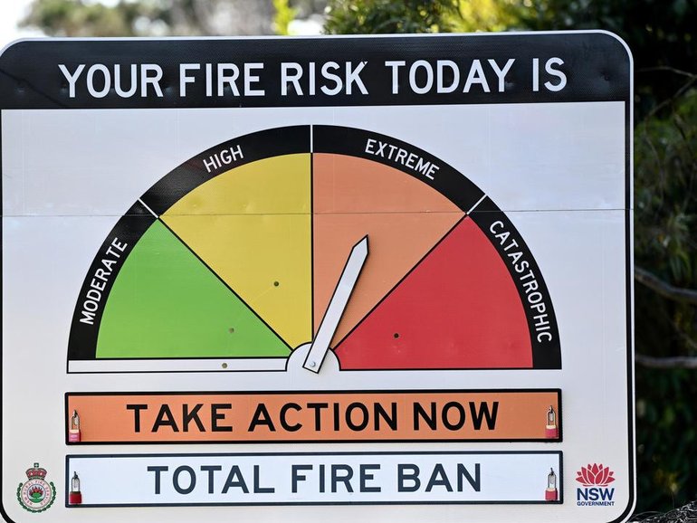 Bushfire alerts are at their highest levels in more than two years. (Dan Himbrechts/AAP PHOTOS)