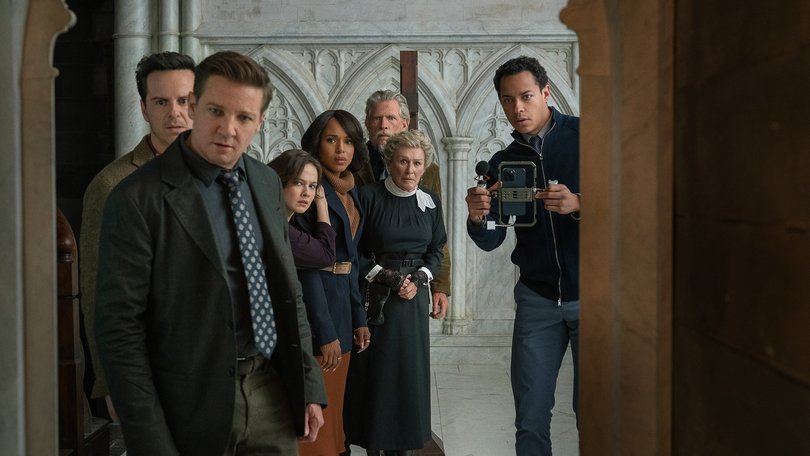 Wake Up Dead Man: A Knives Out Mystery. (L-R) Andrew Scott, Jeremy Renner, Cailee Spaeny, Kerry Washington, Thomas Haden Church, Glenn Close and Daryl McCormack in Wake Up Dead Man: A Knives Out Mystery. Cr. John Wilson/Netflix 2025