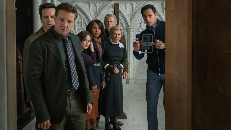 Andrew Scott, Jeremy Renner, Cailee Spaeny, Kerry Washington, Thomas Haden Church, Glenn Close and Daryl McCormack (L-R) in Wake Up Dead Man.
