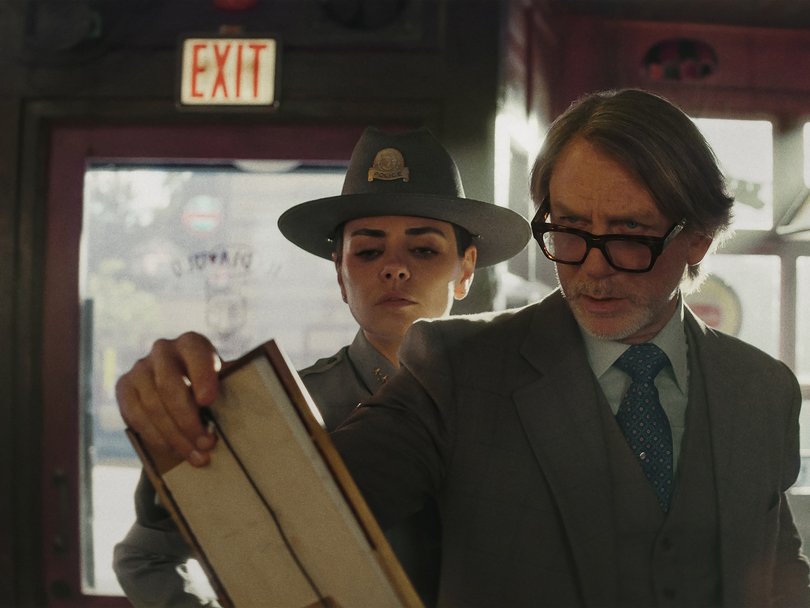 Wake Up Dead Man: A Knives Out Mystery stars Mila Kunis and Daniel Craig.