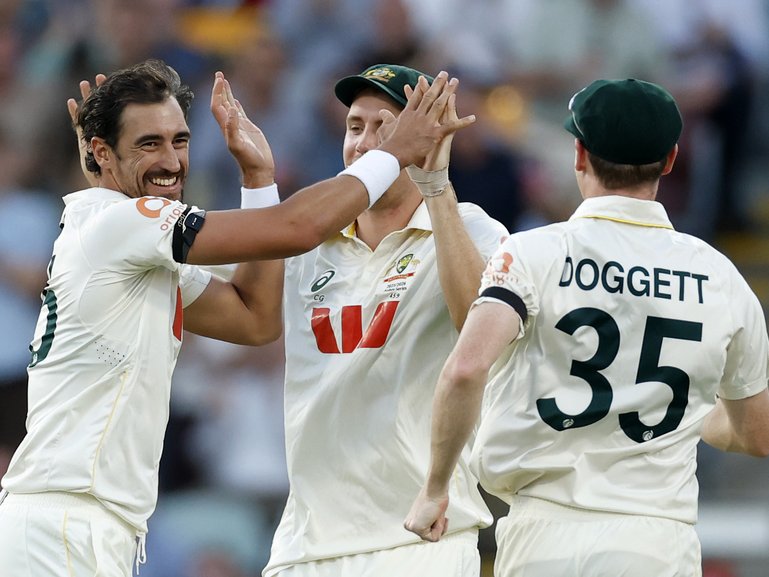 Mitchell Starc grabbed the crucial wicket of Harry Brook.