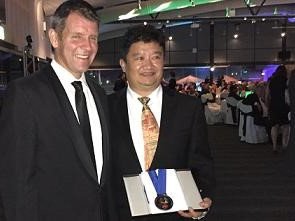 Former NSW Premier Mike Baird with Jeff Li, general manager of Pioneer Computers.