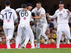 Will Jacks of England celebrates with team mates after catching Steve Smith.