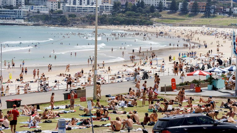 People flocked to Bondi Beach to cool off on Friday. NewsWire / Nikki Short
