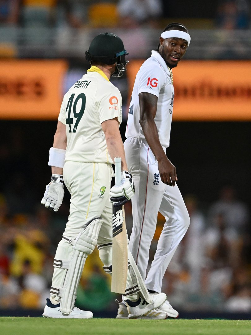 Jofra Archer and Steve Smith exchanging words.