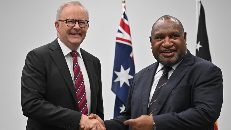 Australia and PNG's leaders hail the Chiefs as an opportunity to help boost education in the nation. (Mick Tsikas/AAP PHOTOS)