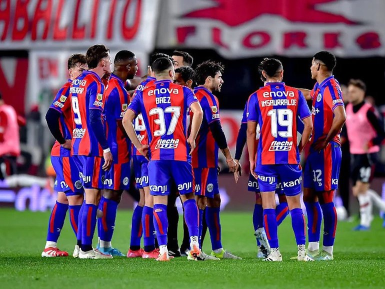 San Lorenzo players huddle during a game. The top tier club is one of 10 that have been raided as part of the investigation into the AFA.