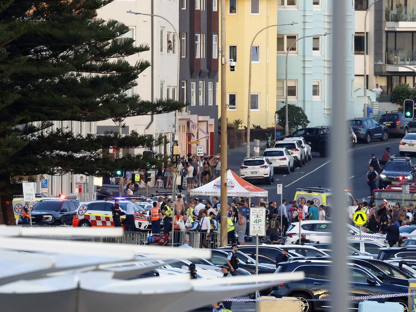 Police rushed to the scene. Picture: Jonathan Ng