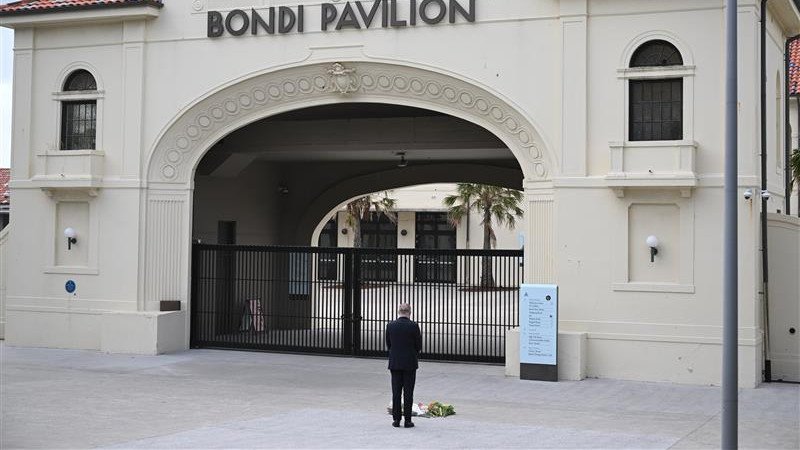 Australian Prime Minister Anthony Albanese lays flowers at the Bondi Pavilion.