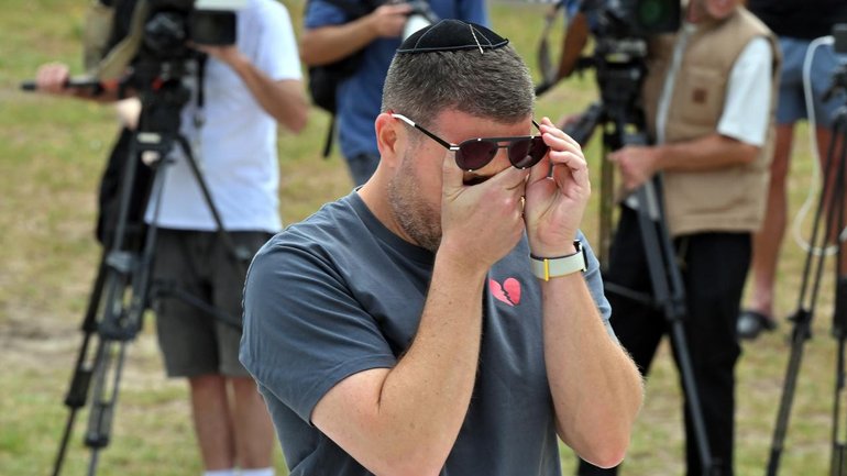 Mental health charities are expecting a surge in demand after the Bondi Beach terrorist attack. (Mick Tsikas/AAP PHOTOS)