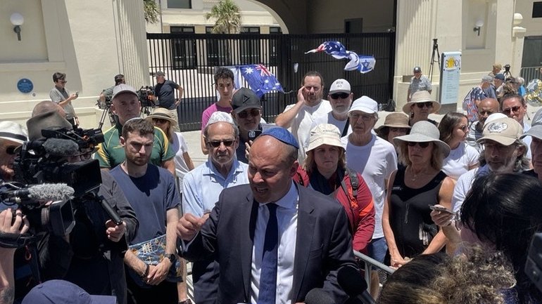 Josh Frydenberg at the Bondi memorial.