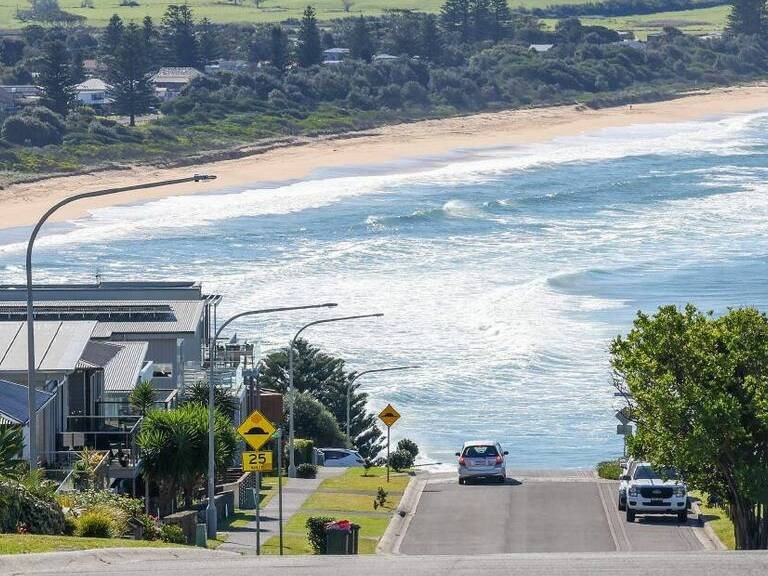 'The prettiest street in NSW': Now home buyers are eyeing this South Coast strip