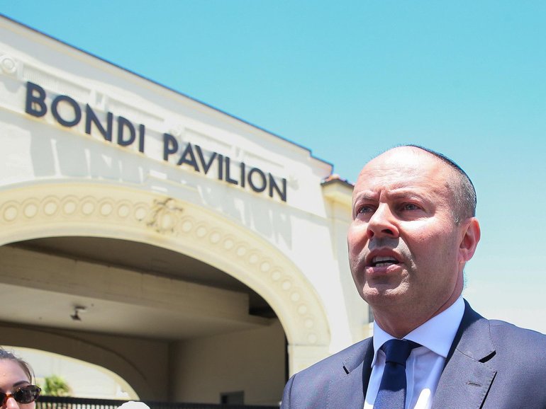 Former treasurer Josh Frydenberg visits the makeshift memorial site at Bondi Beach to deliver a stirring speech.