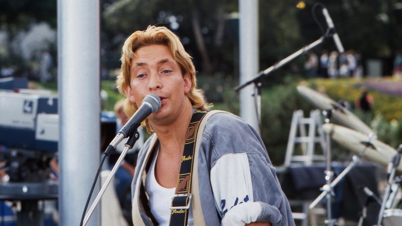 Chris Rea, britischer Sänger, Komponist und Gitarrist, bei einem Auftritt, Deutschland 1983. (Photo by kpa/United Archives via Getty Images)