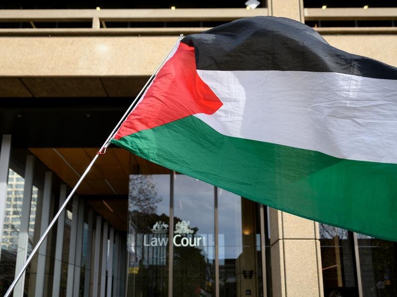 Pro-Palestine protesters have rejected any links between criticism of Israel and the Bondi attack. (Steven Markham/AAP PHOTOS)