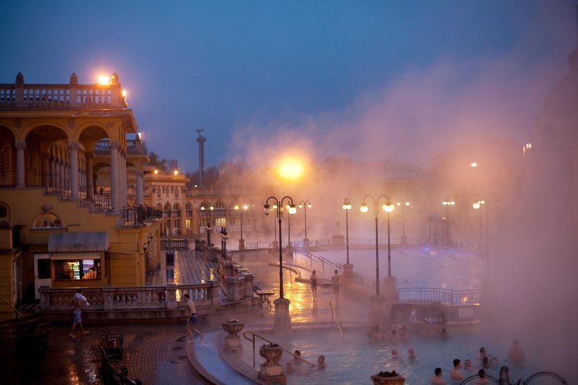 Open all year the Szecheniy thermal bath in the city of Budapest.