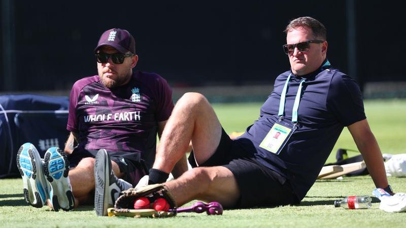 Rob Key (r) has vowed to look at the drinking habits of Ben Stokes's team during the Ashes. (Jason O'BRIEN/AAP PHOTOS)