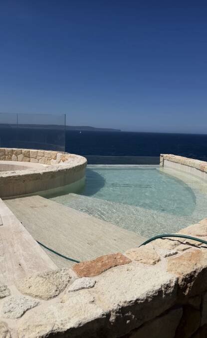 Plunge spa next to the fire pit. Picture Instagram