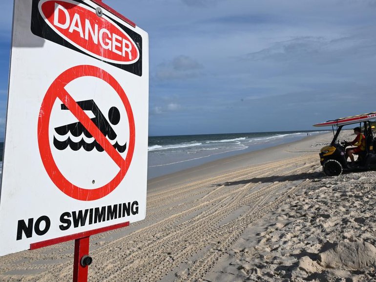 Royal Life Saving has warned the Christmas holiday period is a high-risk time for drownings. (Darren England/AAP PHOTOS)