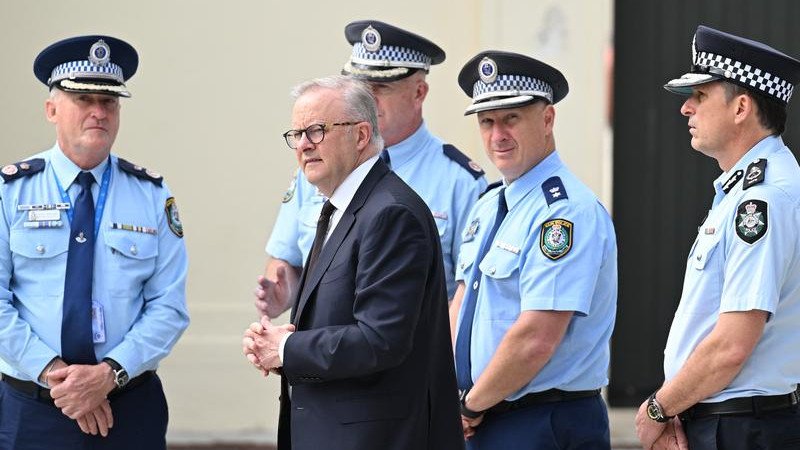 Police have defended the response to the Bondi attack as Anthony Albanese flagged tighter gun laws. (Dean Lewins/AAP PHOTOS)