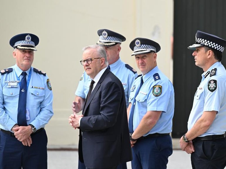 Police have defended the response to the Bondi attack as Anthony Albanese flagged tighter gun laws. (Dean Lewins/AAP PHOTOS)