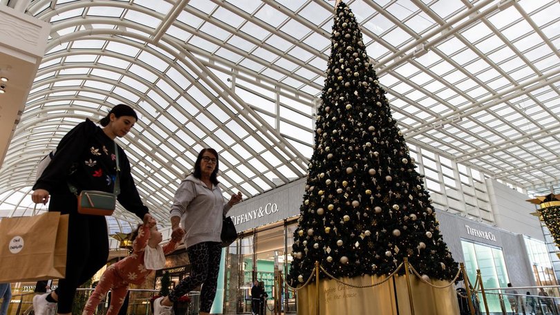 Australian shoppers are expected to spend more than $3 billion in the Boxing Day sales. (Diego Fedele/AAP PHOTOS)