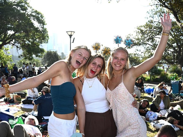 Thousands across Australia gathered early to celebrate the end of 2025 and the start of 2026. (Dan Himbrechts/AAP PHOTOS)