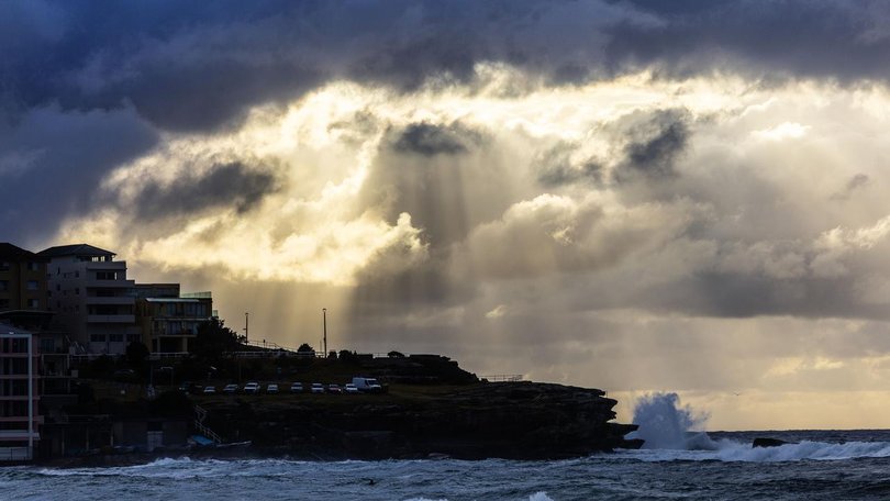 The New Year has not started well on Sydney's beaches with a body recovered and a search ongoing. (Jessica Hromas/AAP PHOTOS)