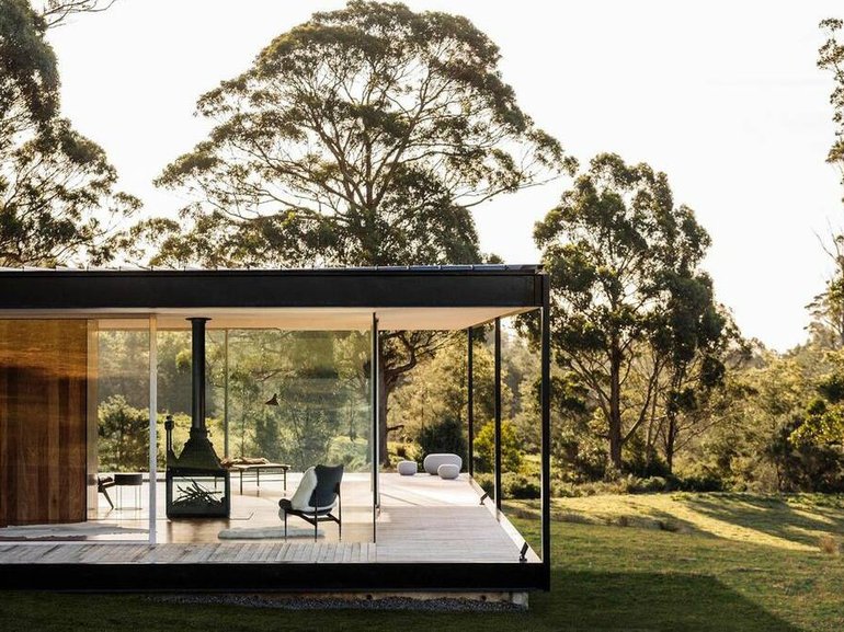 2025 saw many stunning homes across the country listed for sale.