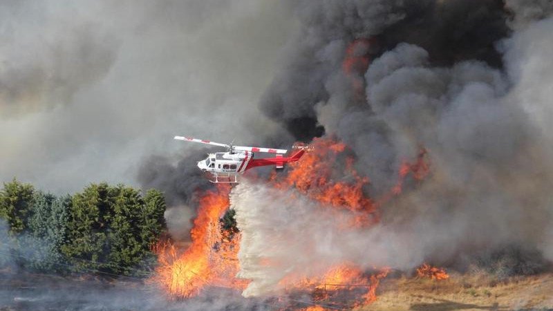 Authorities are warning people in some areas to evacuate or face certain death from the fires. (HANDOUT/Victoria State Control Centre)