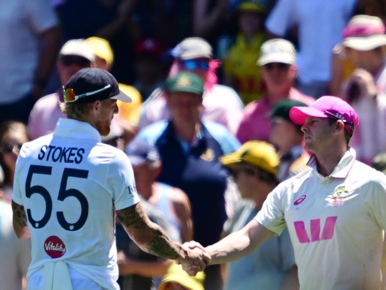 Steve Smith has invited counterpart Ben Stokes and his England team for post-series drinks. (Dean Lewins/AAP PHOTOS)