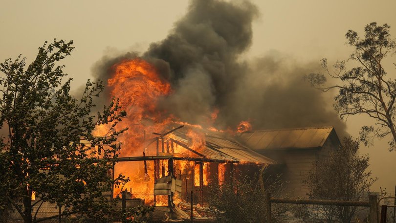 An out of control bushfire at Longwood worsened on Friday threatening communities to the south, with winds expected to change later in the day. Picture: NewsWire/ Jason Edwards