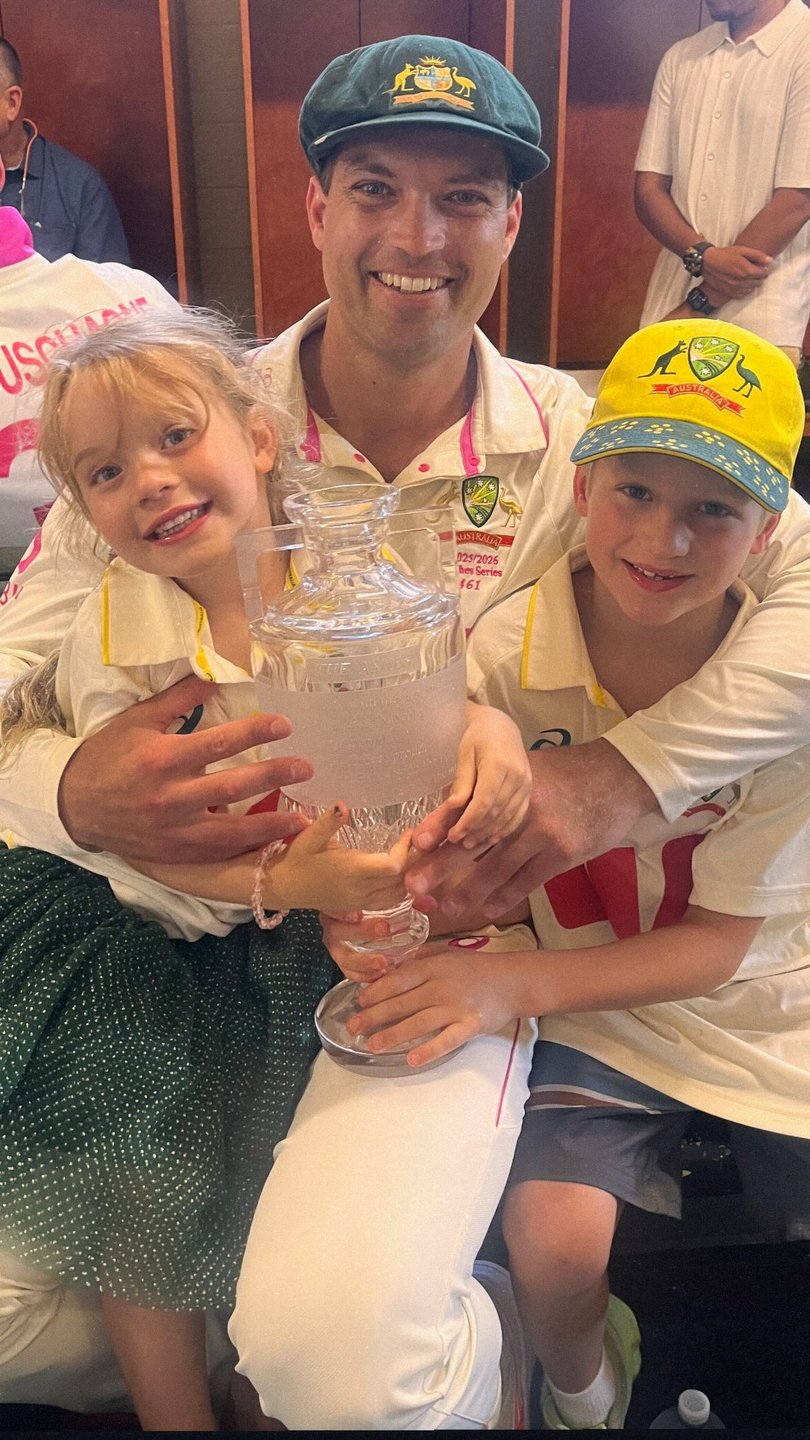 Australia celebrate their 4-1 Ashes victory.