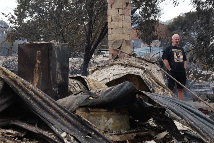 HARCOURT, AUSTRALIA- NewsWire Photos- JANUARY 10. 2026. Harcourt Fires. Residents return to find homes burnt to the ground. Resident Barry Murphy looks at the destroyed uninsured house he shares with his wife in Coolstore rd Harcourt. Picture: NewsWire/ David Caird
