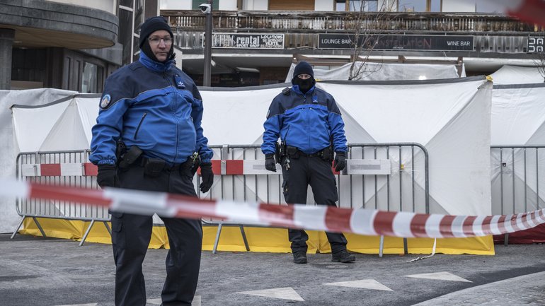 FILE — Police outside of Le Constellation, the bar where a fire swept through New Year’s celebrations, in Crans-Montana, Switzerland, Jan. 2, 2026. A Swiss court on Monday, Jan. 12, ordered one of the two owners of the bar  to be placed in pretrial detention for at least three months, according to a court statement. (Sergey Ponomarev/The New York Times)
