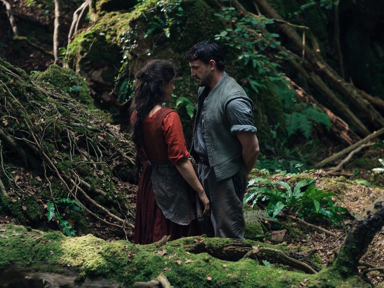 A scene from "Hamnet" with Jessie Buckley as Agnes and Paul Mescal as William Shakespeare. 