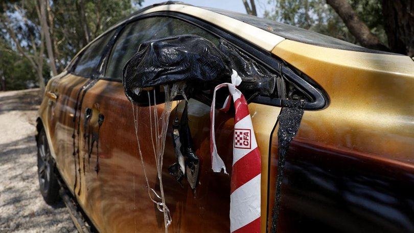 Residents impacted by Victoria's bushfires are returning to survey the extent of the damage. (Con Chronis/AAP PHOTOS)