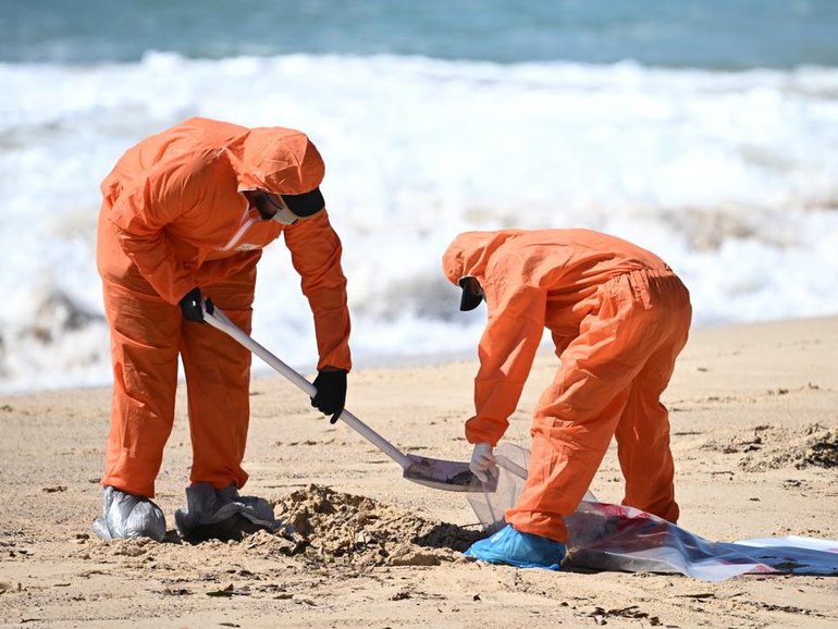 Some of Australia's most famous beaches became hazmat zones after the balls appeared. (Dan Himbrechts/AAP PHOTOS)