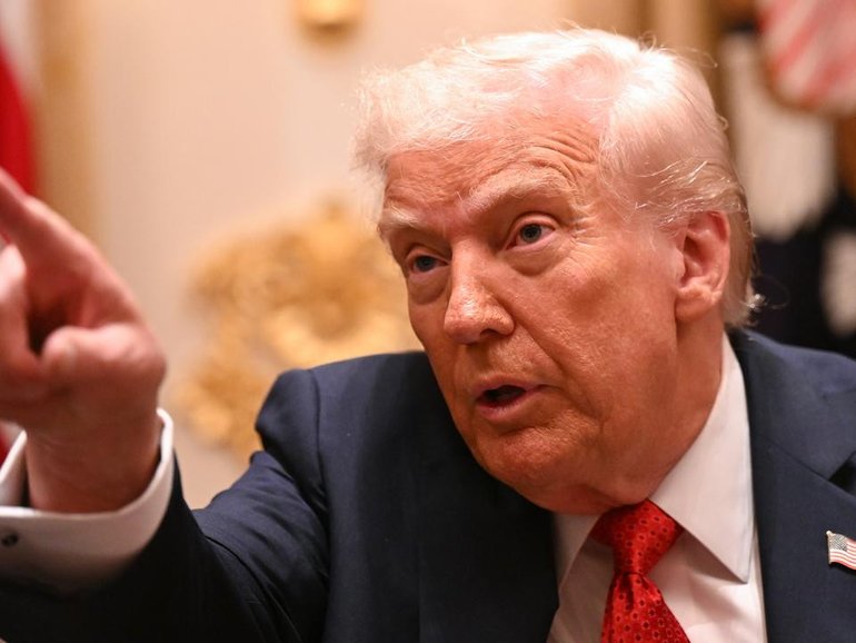 Stock movements are pointing upwards after US President Donald Trump dialled down his rhetoric. (Lukas Coch/AAP PHOTOS)