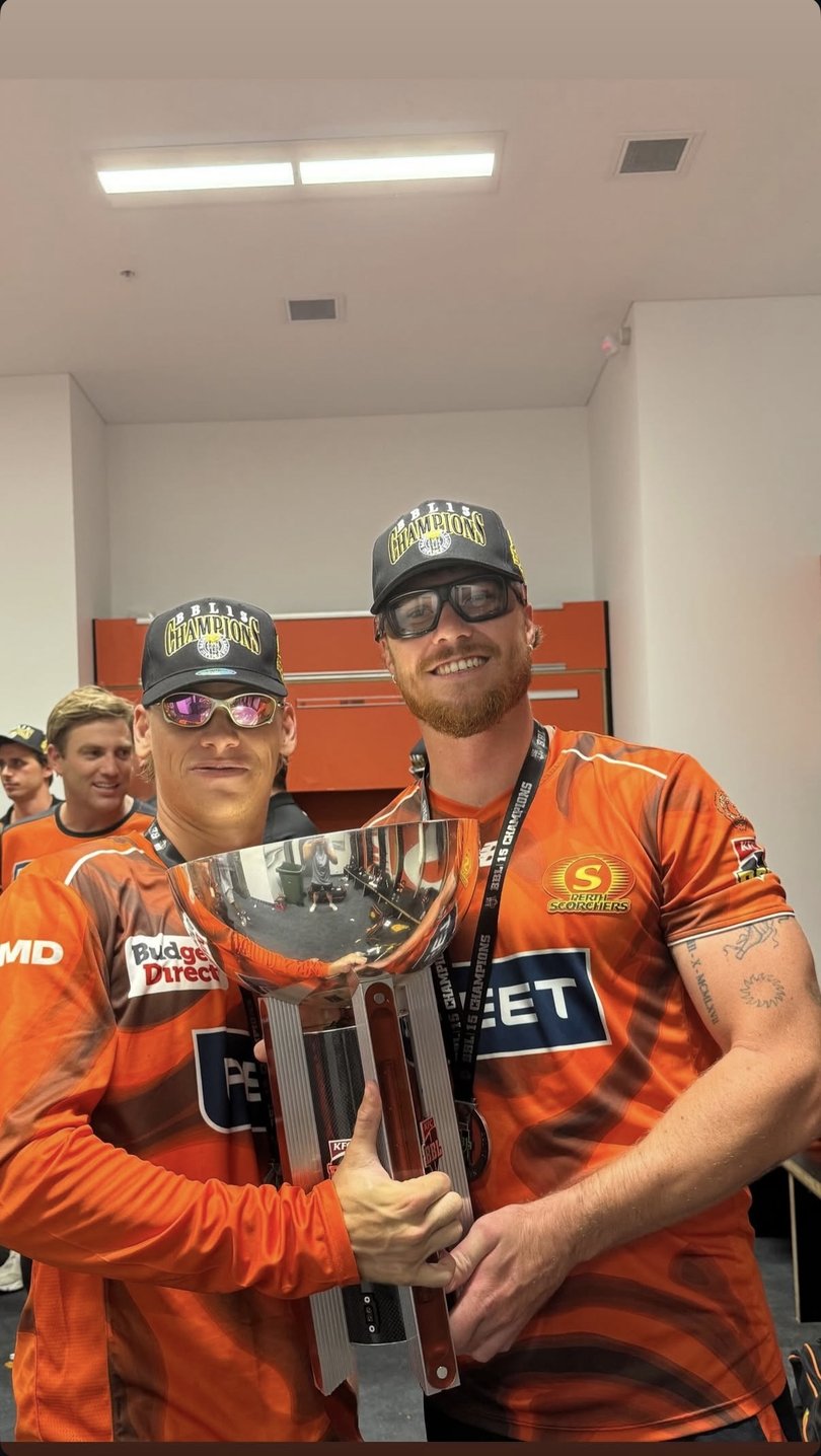 Cooper Connolly and Finn Allen with the BBL trophy.