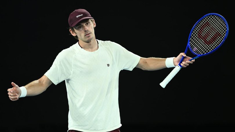 Alex de Minaur has been overpowered in straight sets by Carlos Alcaraz at the Australian Open. 