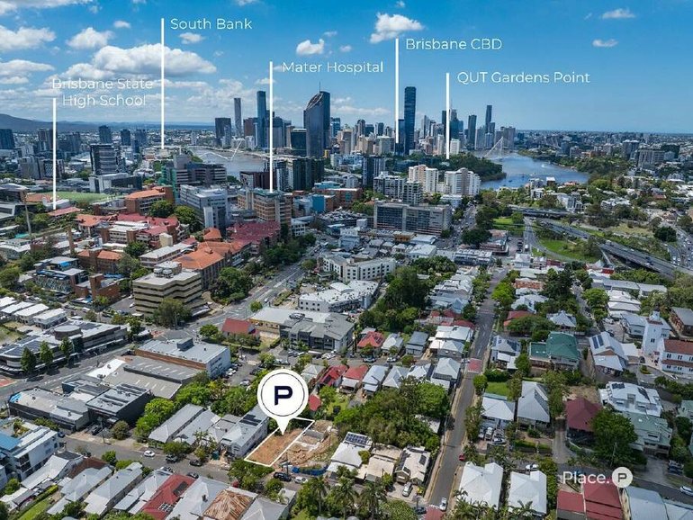 A vacant 385sqm block at 14 Heaslop Street sold for $1.225 million.