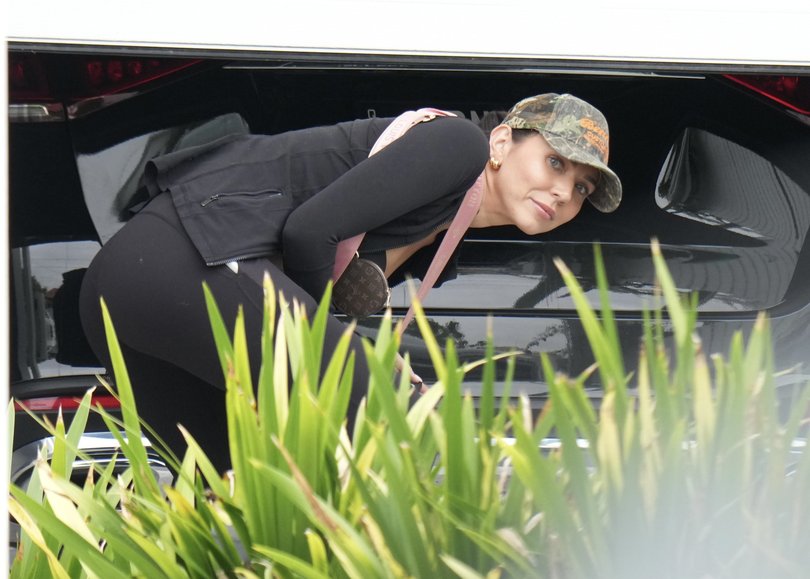 Tess Crosley spotted leaving her house, all happy in active wear.