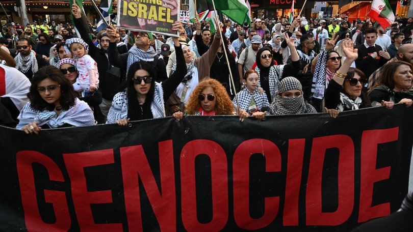Demonstrators have vowed to defy protest restrictions when the Israeli president visits Sydney. (Dean Lewins/AAP PHOTOS)