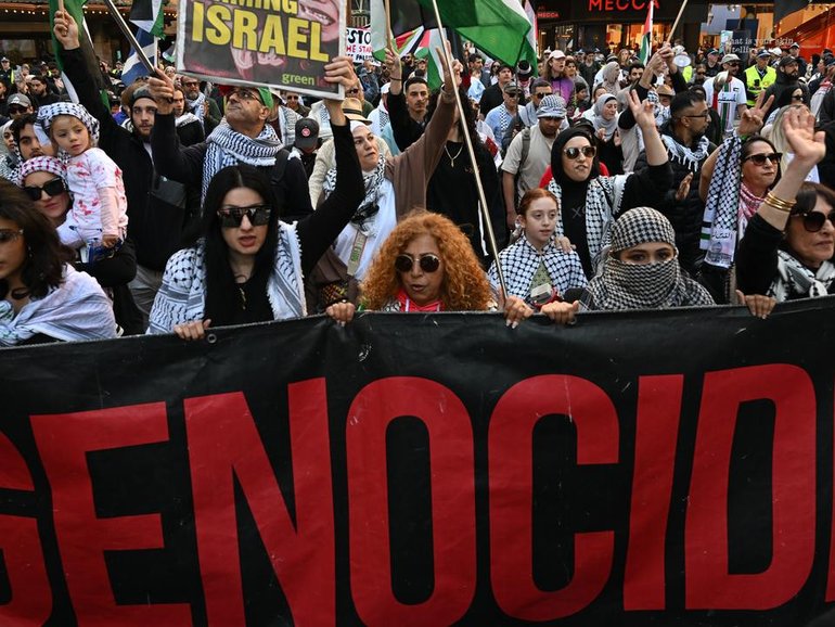 Demonstrators have vowed to defy protest restrictions when the Israeli president visits Sydney. (Dean Lewins/AAP PHOTOS)